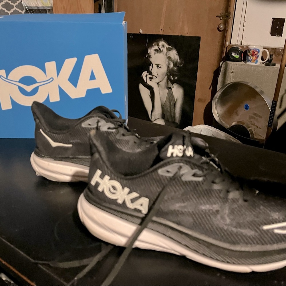 Mens Hoka “Clifton 9” running sneakers, like new, size 13